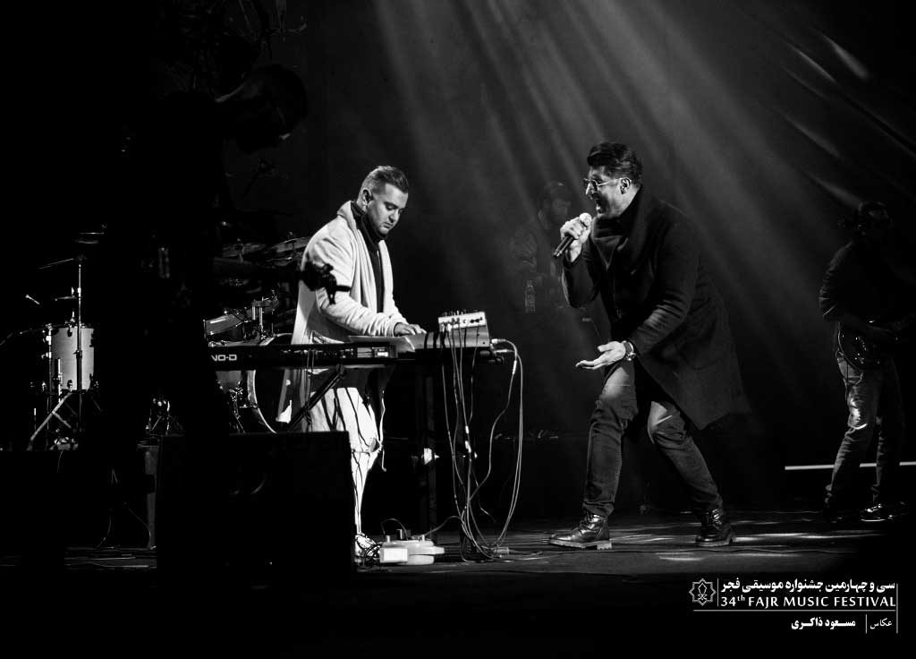 گزارش تصویری کنسرت شهاب مظفری در شب دوم سی و چهارمین جشنواره موسیقی فجر