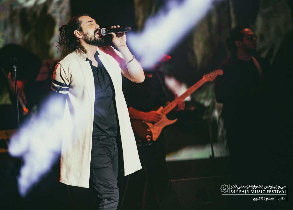گزارش تصویری کنسرت امیر عباس گلاب در سومین شب سی و چهارمین جشنواره موسیقی فجر