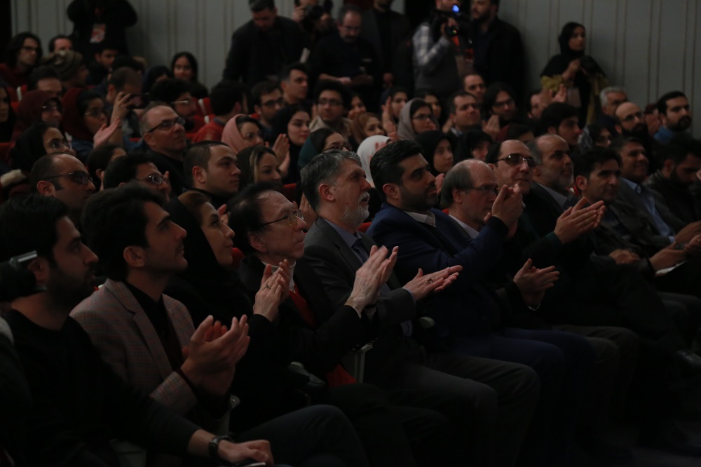 وزیر ارشاد به تماشای سوگنامه ای برای یک پرواز ابدی در اجرای ارکستر سمفونیک تهران نشست.