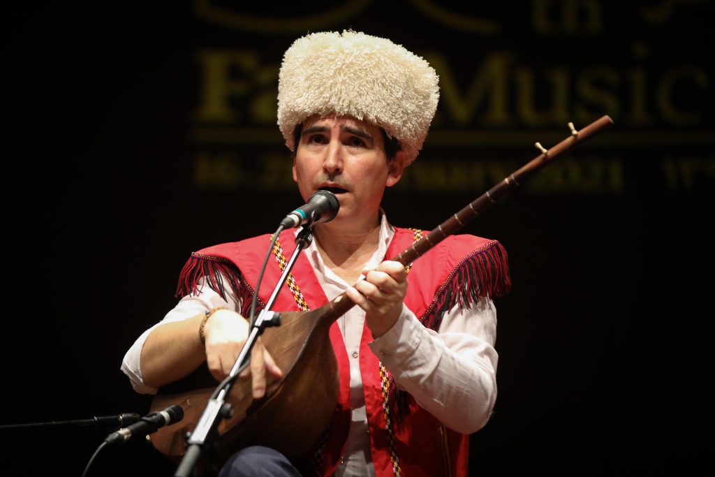 اجرای آیریتین(بندر ترکمن)/سی و ششمین جشنواره موسیقی فجر
