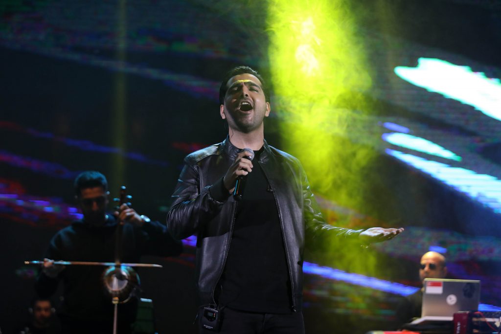 اجرای فرزاد فرخ در سی و هفتمین جشنواره موسیقی فجر