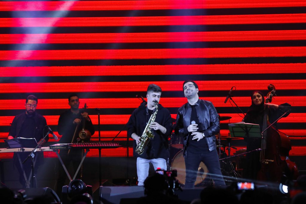 اجرای فرزاد فرخ در سی و هفتمین جشنواره موسیقی فجر