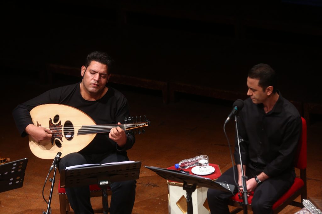 اجرای مانا در سی و هفتمین جشنواره موسیقی فجر