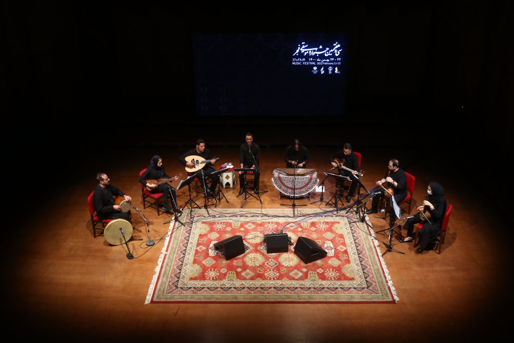 اجرای مانا در سی و هفتمین جشنواره موسیقی فجر