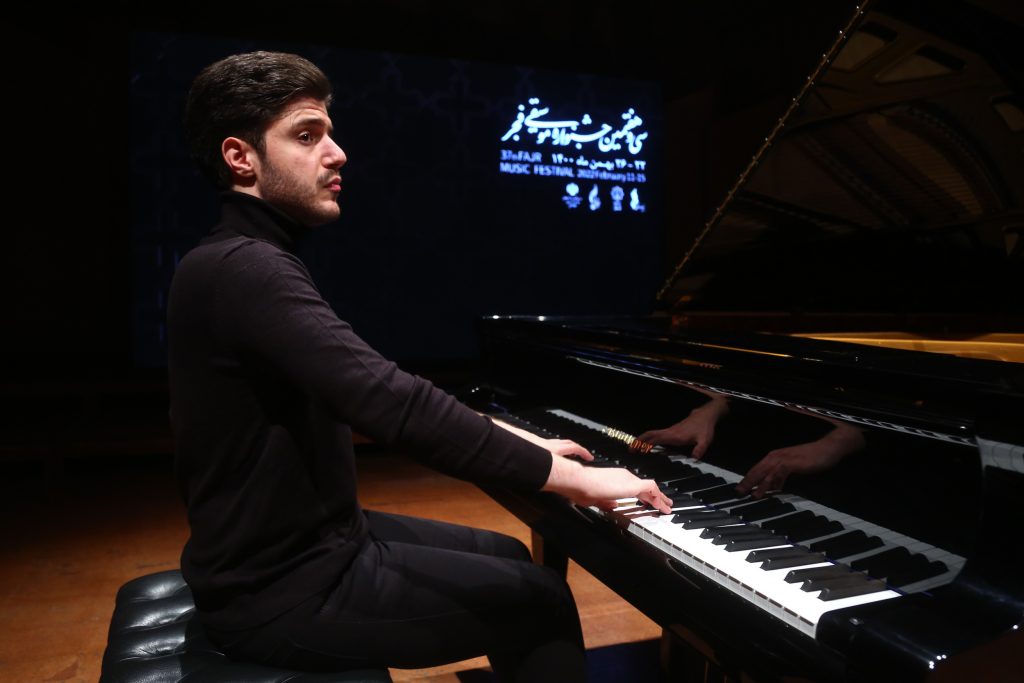 اجرای رسیتال پیانو(نیما شناوری)در سی و هفتمین جشنواره موسیقی فجر