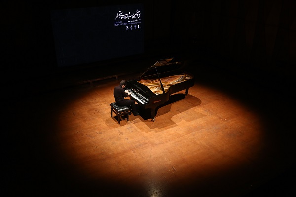 اجرای رسیتال پیانو(نیما شناوری)در سی و هفتمین جشنواره موسیقی فجر