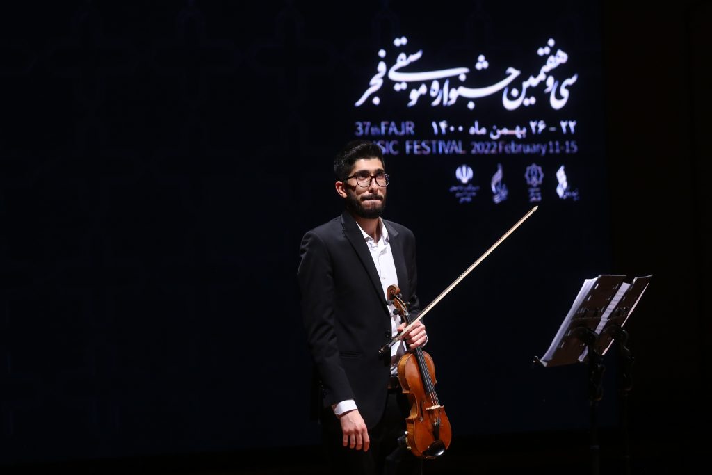 اجرای ویوا(محمد امین عسگری،علی دل انگیز)در سی و هفتمین جشنواره موسیقی فجر