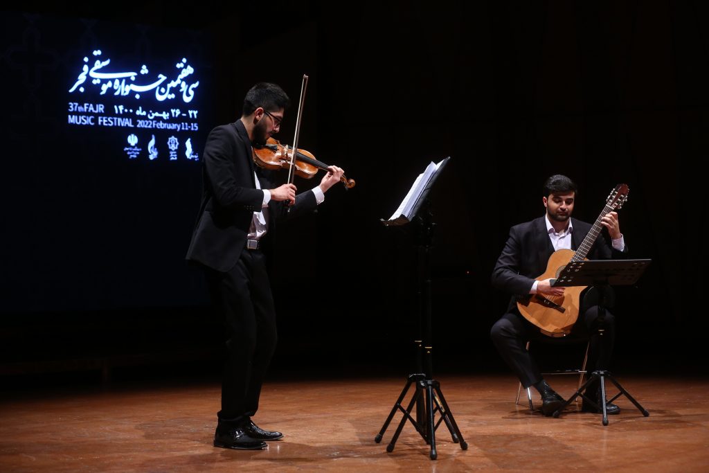 اجرای ویوا(محمد امین عسگری،علی دل انگیز)در سی و هفتمین جشنواره موسیقی فجر