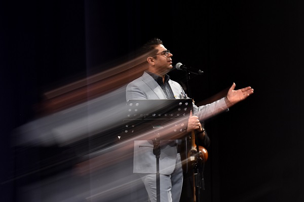 اجرای حجت اشرف زاده در سی و هفتمین جشنواره موسیقی فجر