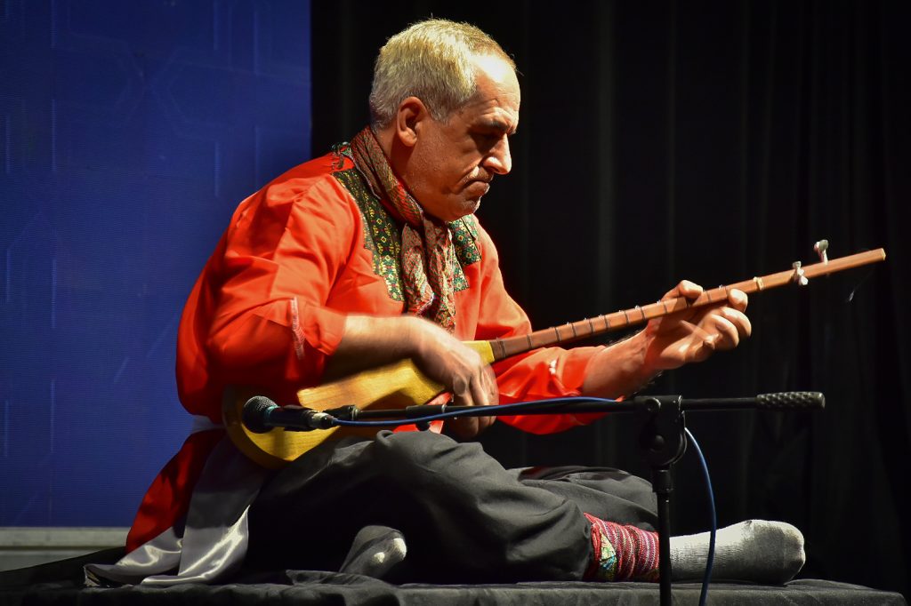 اجرای محمود صادقی ورگ در سی و هفتمین جشنواره موسیقی فجر