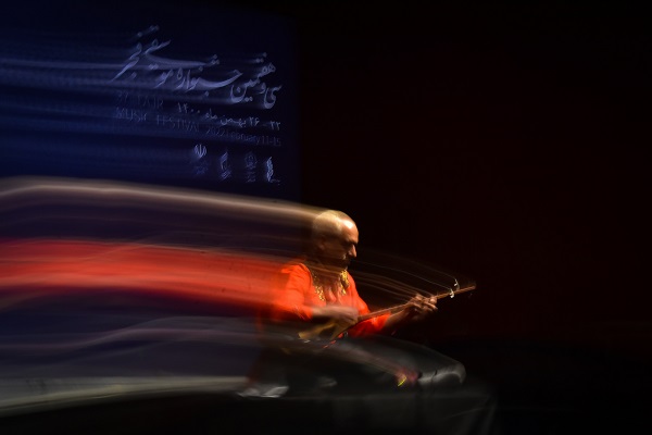 اجرای محمود صادقی ورگ در سی و هفتمین جشنواره موسیقی فجر