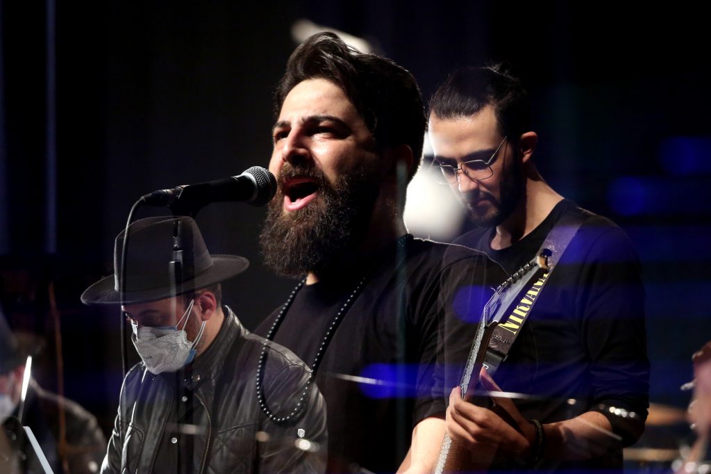 اجرای پویا کلاهی،شهرام مؤیدی در سی و هفتمین جشنواره موسیقی فجر