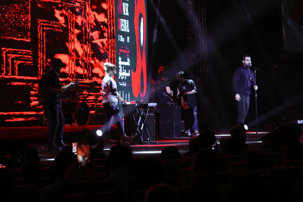 منتخب گزارش اجرای علی یاسینی در سی و هشتمین جشنواره موسیقی فجر