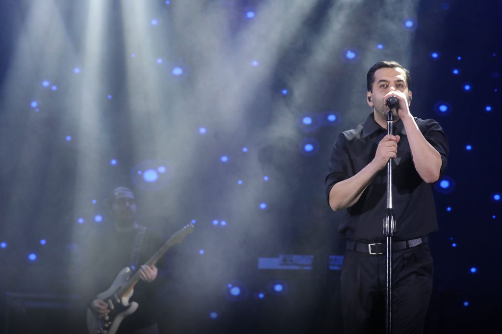 اجرای رضا بهرام در سی و هشتمین جشنواره موسیقی فجر