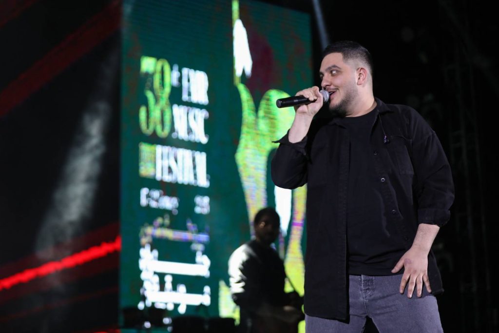 منتخب گزارش تصویری اجرای آرون افشار در سی و هشتمین جشنواره موسیقی فجر