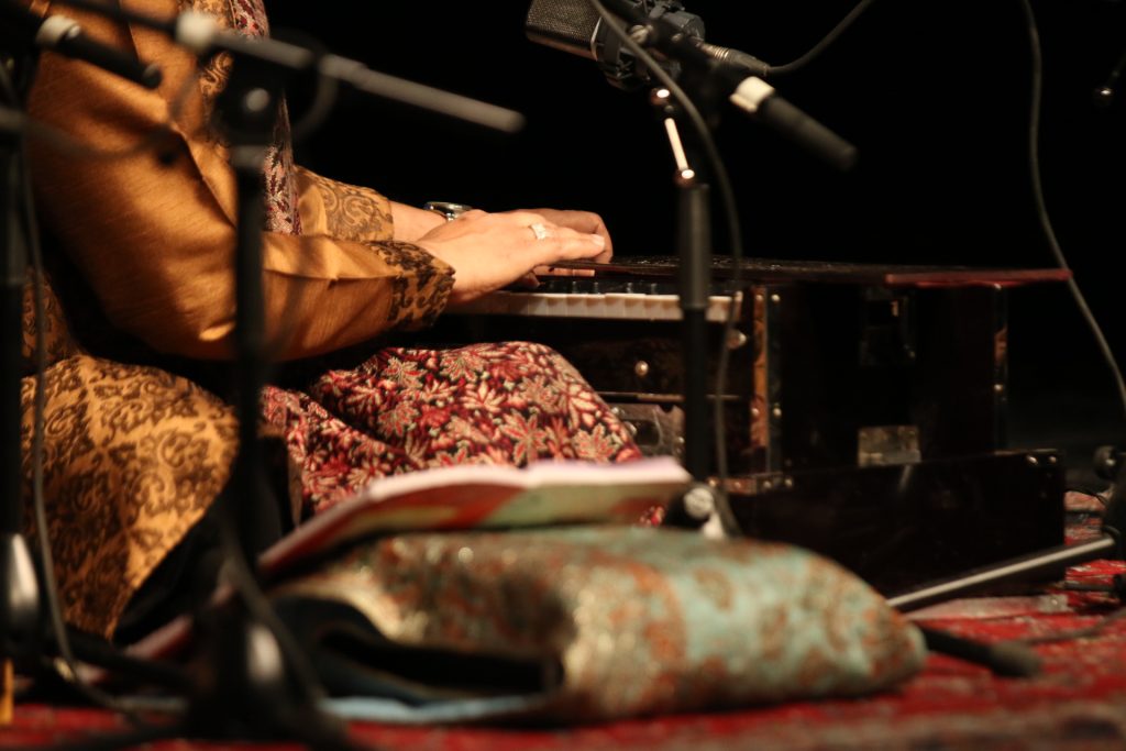 اجرای آصف علی خان از هند در سی و هشتمین جشنواره موسیقی فجر