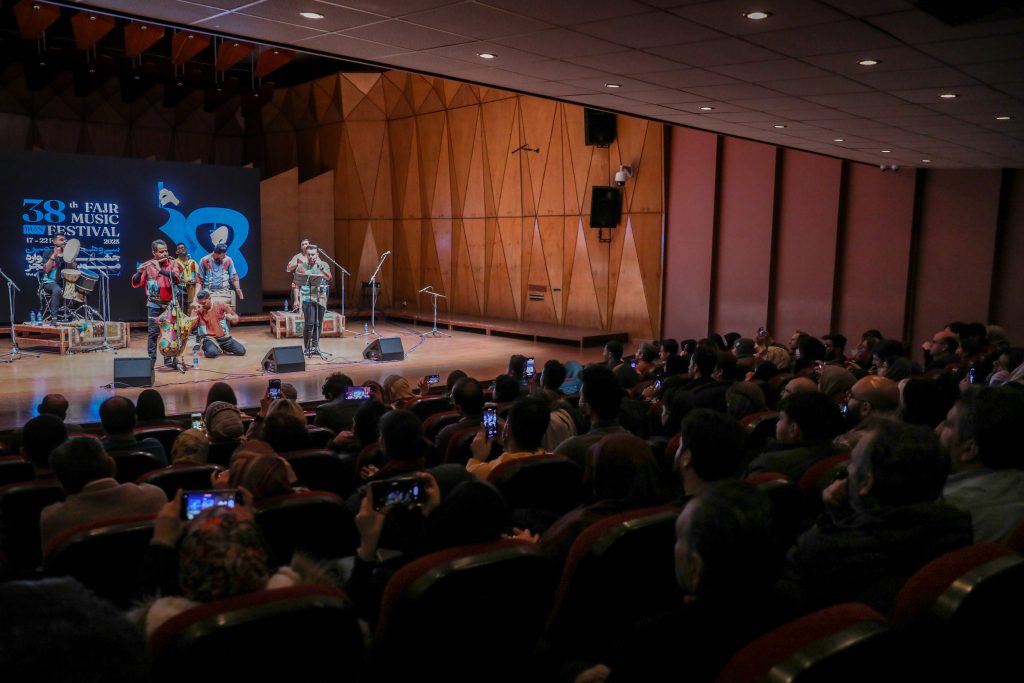 اجرای شب موسیقی بوشهر در سی و هشتمین جشنواره موسیقی فجر