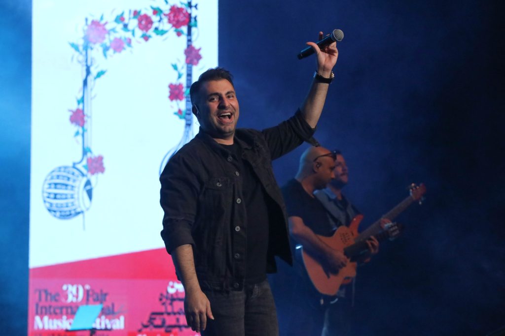 اجرای علیرضا طلیسچی در سی و نهمین جشنواره بین المللی موسیقی فجر