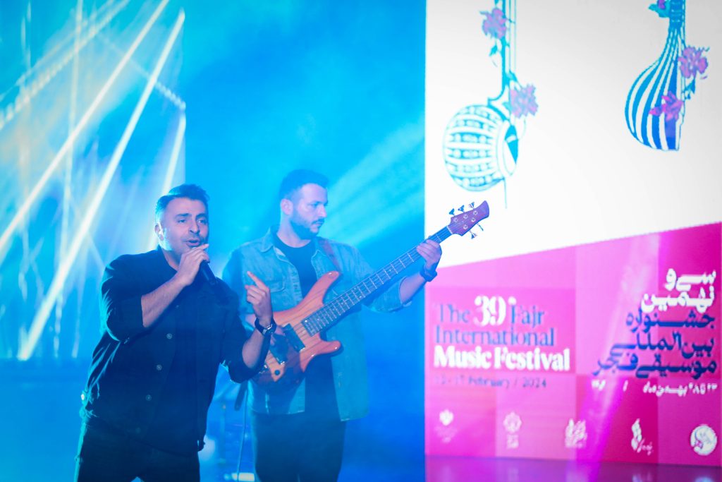 اجرای علیرضا طلیسچی در سی و نهمین جشنواره بین المللی موسیقی فجر