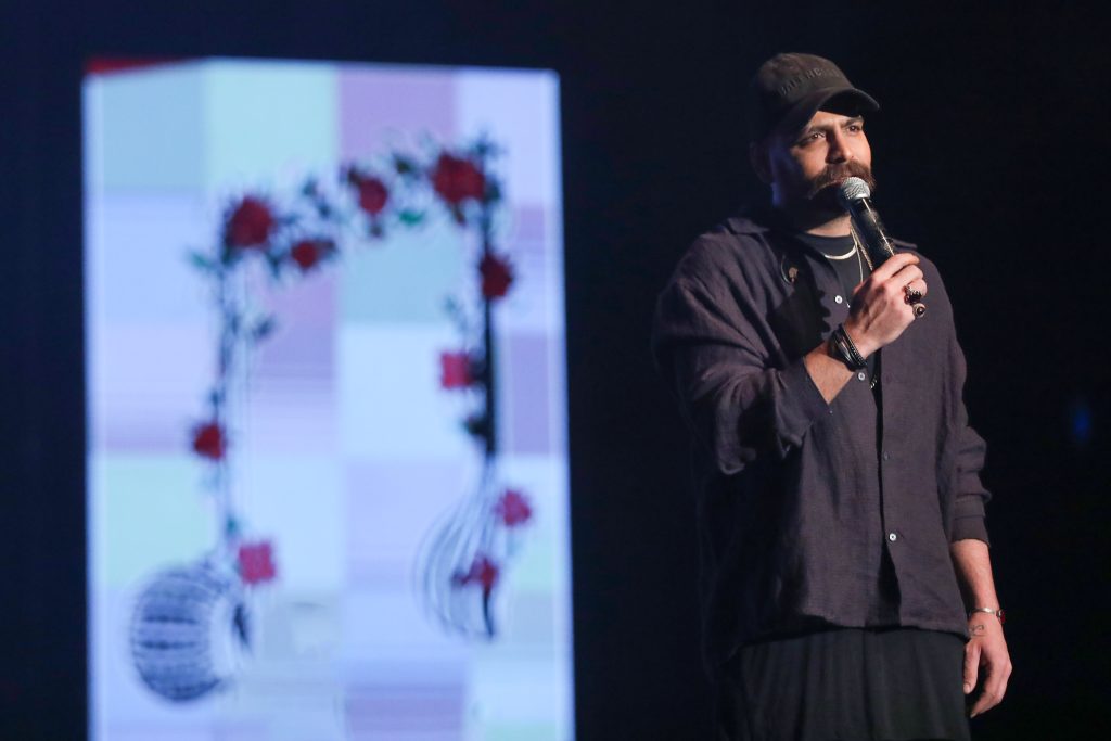 اجرای معین زندی در سی و نهمین جشنواره بین المللی موسیقی فجر