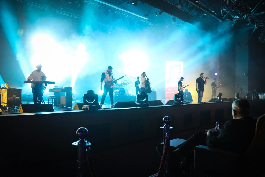 اجرای آرمین زارعی در سی و نهمین جشنواره بین المللی موسیقی فجر