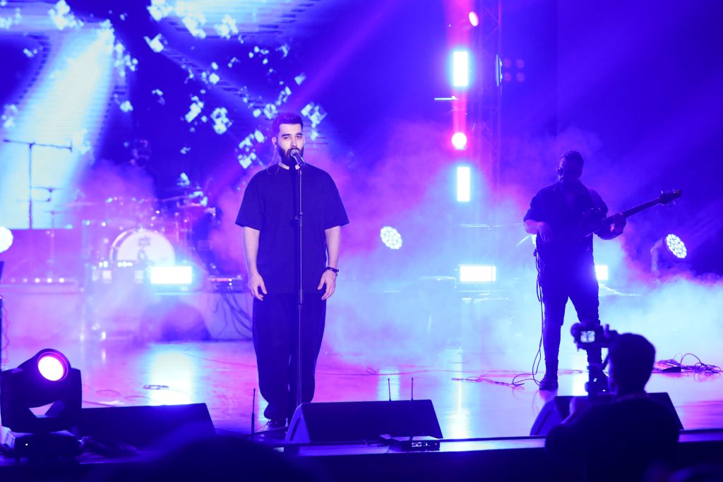 اجرای علی یاسینی در سی و نهمین جشنواره بین المللی موسیقی فجر