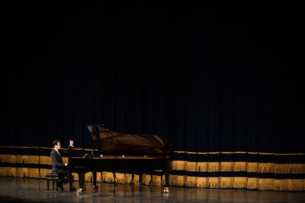 اجرای  موریتس ارنست(آلمان) در سی و نهمین جشنواره بین المللی موسیقی فجر