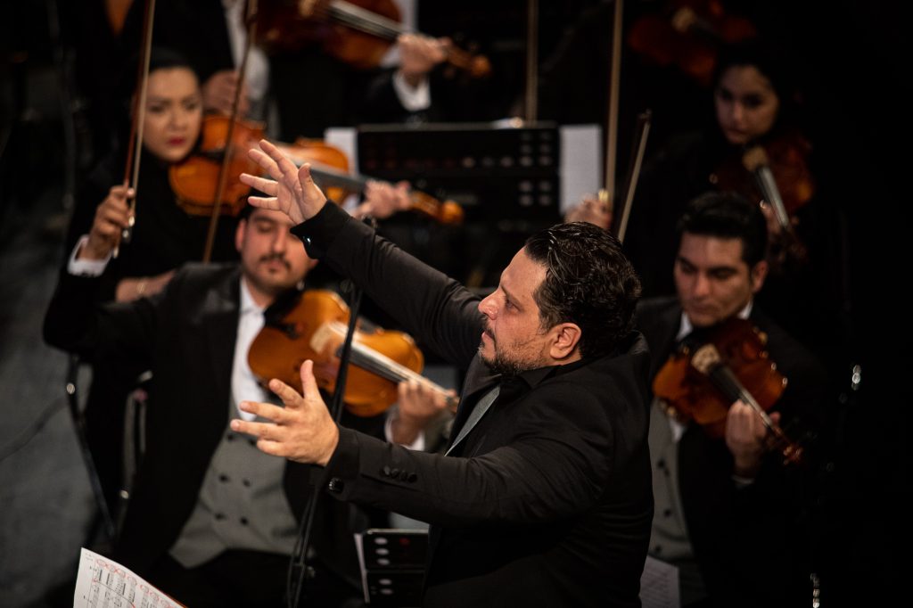 اجرای ارکستر سمفونیک صدا و سیما در سی و نهمین جشنواره بین المللی موسیقی فجر
