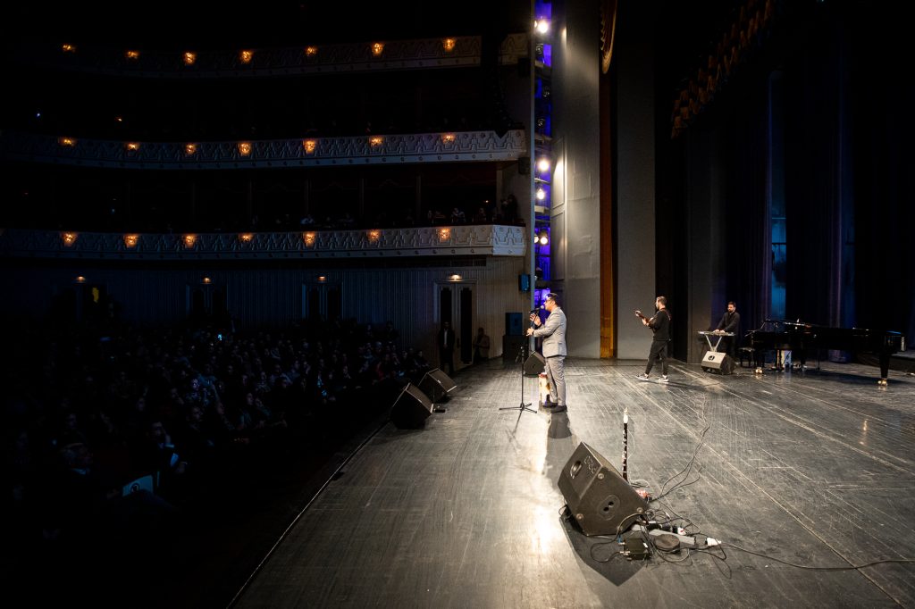اجرای حجت اشرف زاده در سی و نهمین جشنواره بین المللی موسیقی فجر
