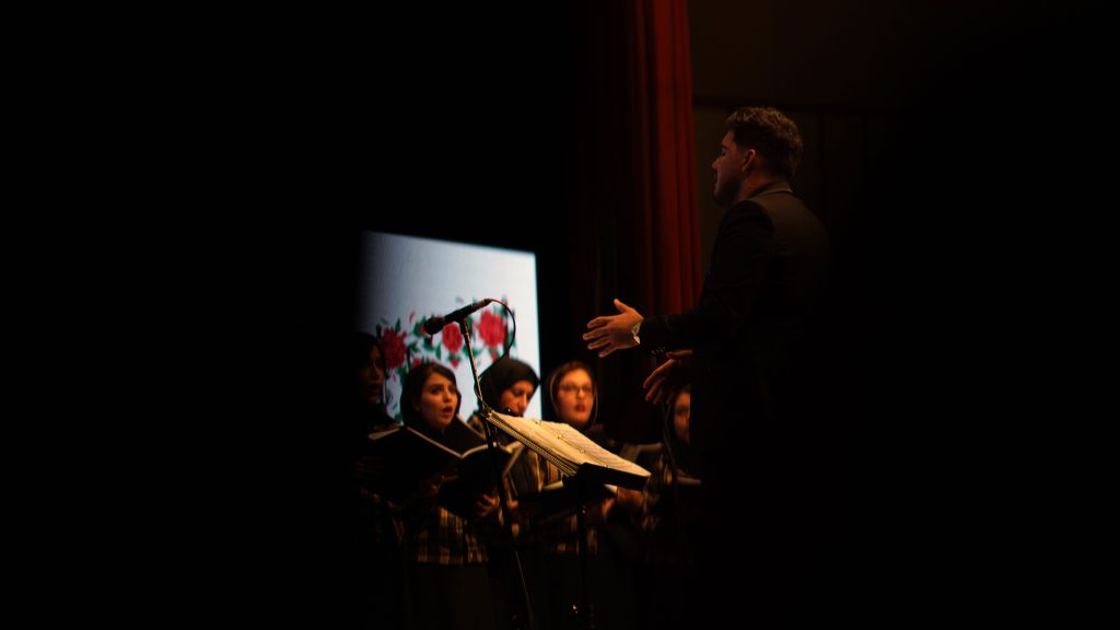 اجرای کر آوای نیایش در سی و نهمین جشنواره بین المللی موسیقی فجر
