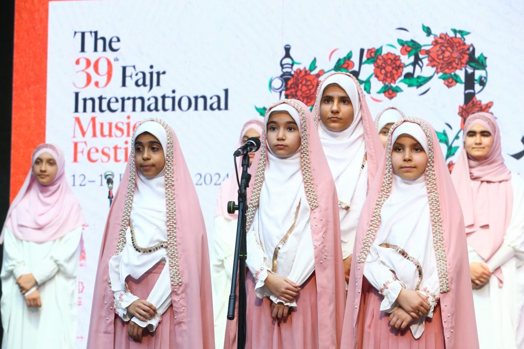 اجرای گروه سرود سپیدار در سی و نهمین جشنواره بین المللی موسیقی فجر