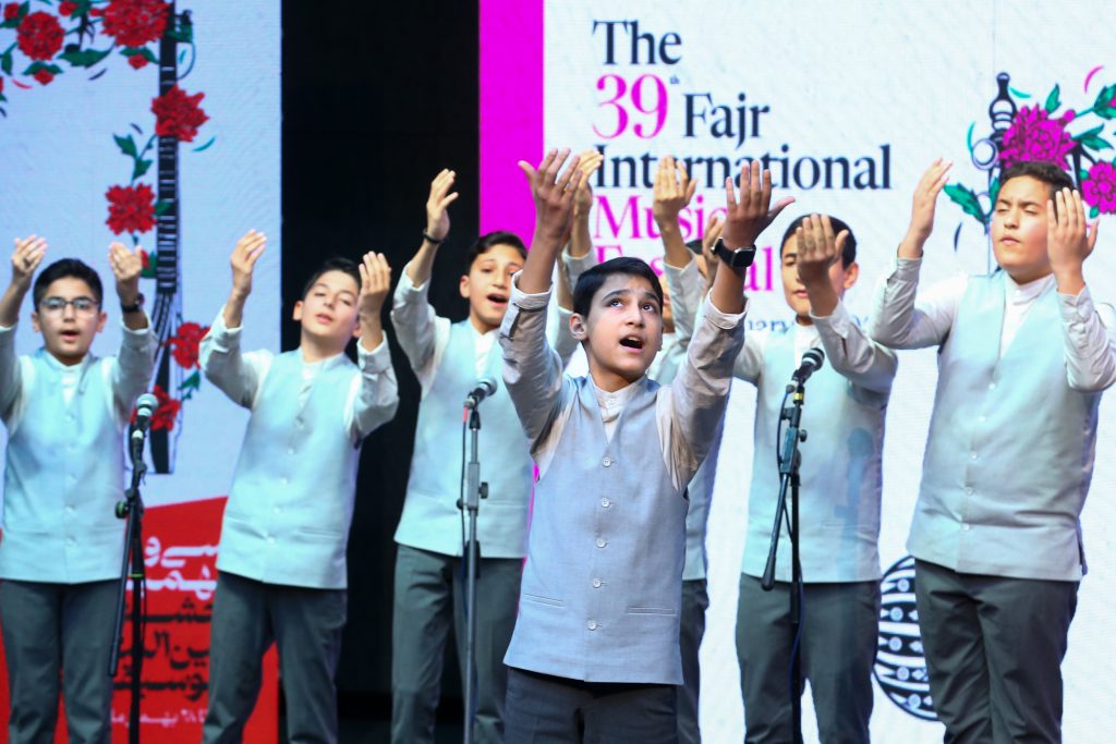 اجرای گروه سرود اسرا در سی و نهمین جشنواره بین المللی موسیقی فجر