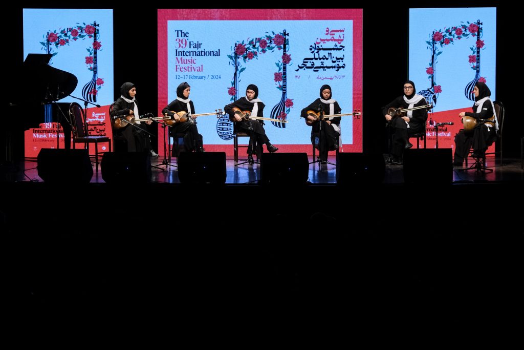 اجرای هنرستان موسیقی دختران تهران در سی و نهمین جشنواره بین المللی موسیقی فجر