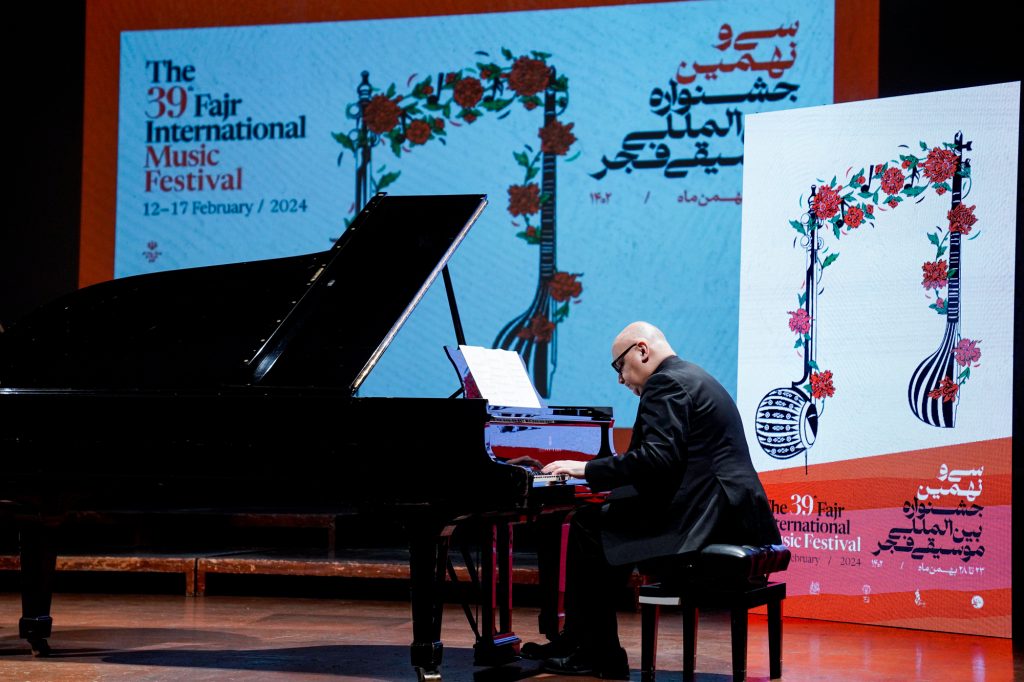 اجرای  شب مرتضی محجوبی در سی و نهمین جشنواره بین المللی موسیقی فجر