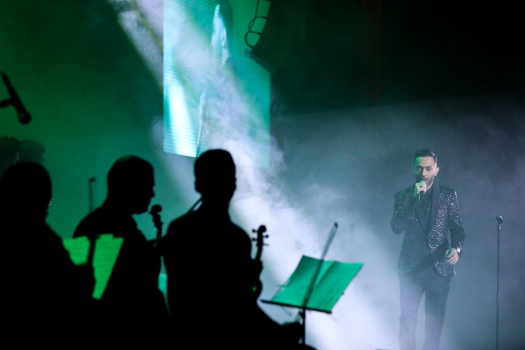 اجرای حامد محضر نیا در سی و نهمین جشنواره بین المللی موسیقی فجر