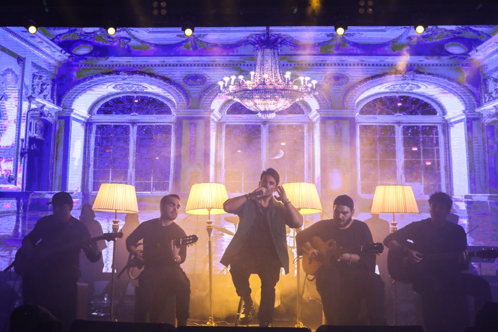 اجرای سهراب پاکزاد در سی و نهمین جشنواره بین المللی موسیقی فجر