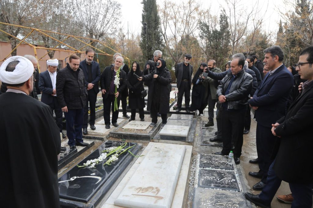 جشنواره موسیقی فجر با گلباران مزار هنرمندان آغاز شد