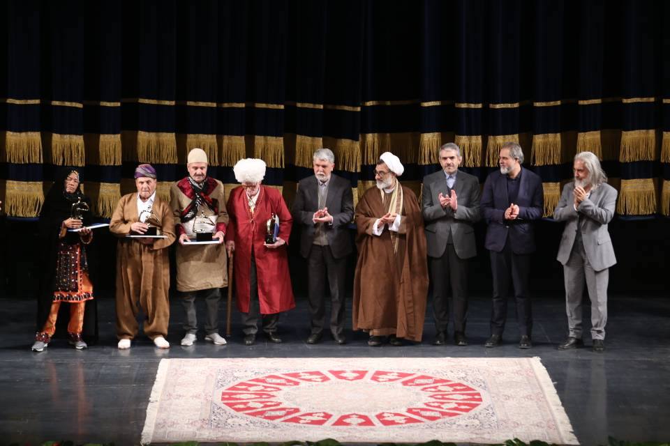 ‌زنگ پایان چهل و یکمین جشنواره موسیقی فجر به صدا درآمد/ جایزه باربد برگزیدگان خود را شناخت/بزرگان موسیقی نواحی تجلیل شدند